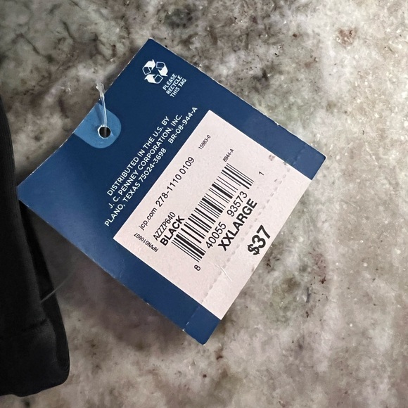 Black swim shorts - Picture 2 of 3